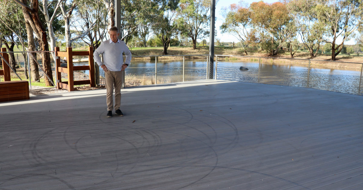 Geelong Memorial vandalism