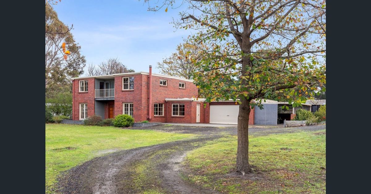 Torquay acreage property