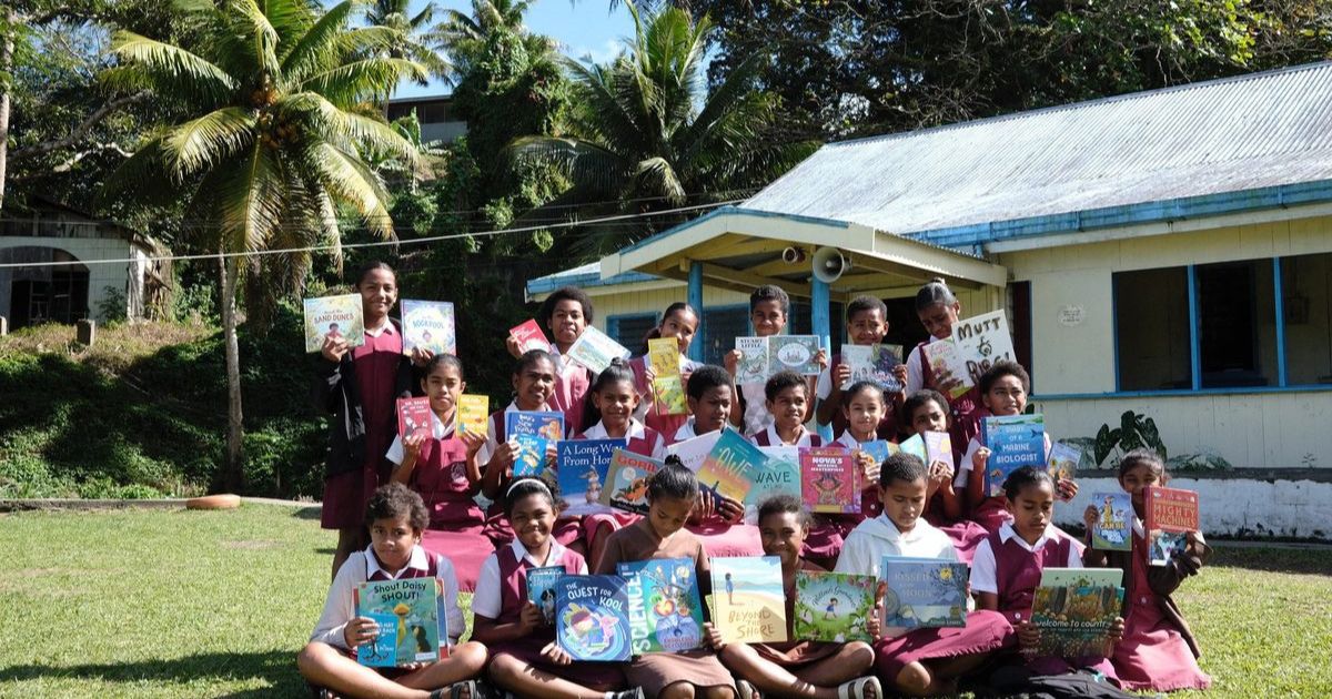 Fijian students book donations