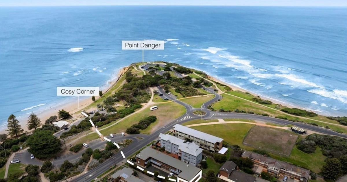 Torquay beachfront unit
