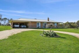 Torquay coastal acreage