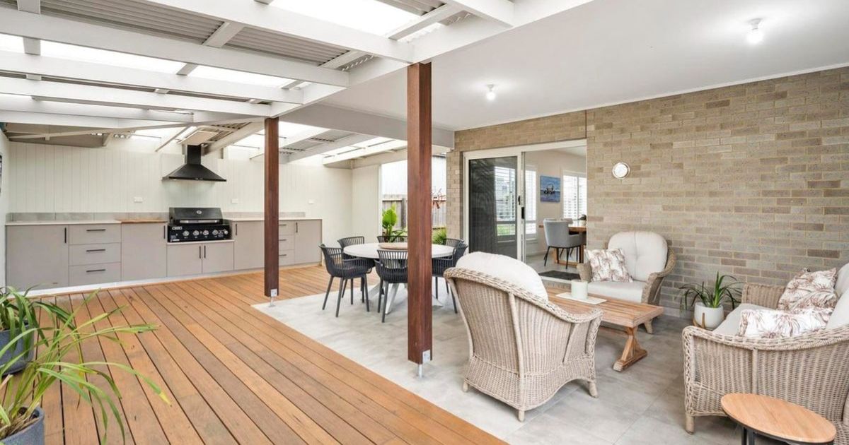 Seaside single-level home