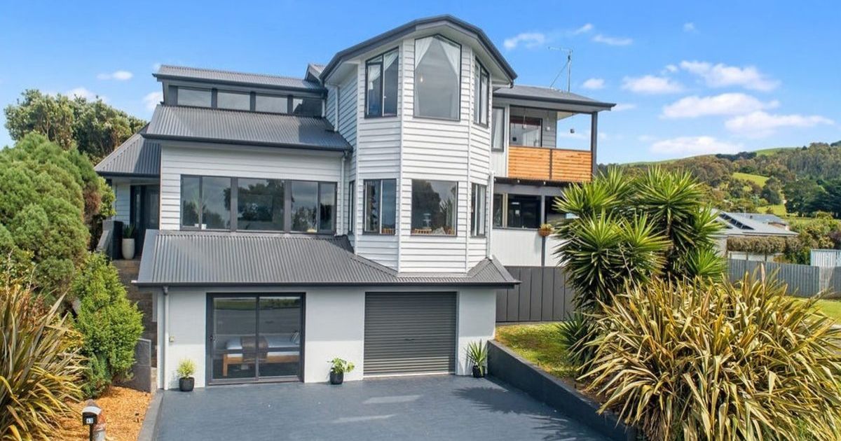 Apollo Bay coastal family home for sale
