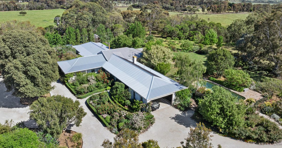 Mount Duneed Acreage Living