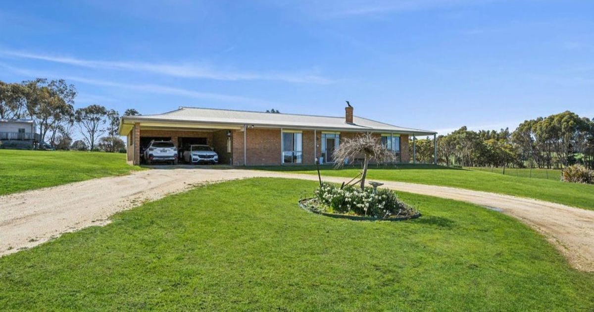 Torquay coastal acreage