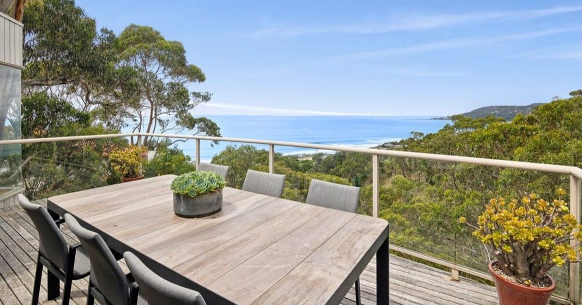 Lorne coastal home with ocean views