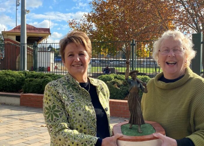 Barbara Rae statue