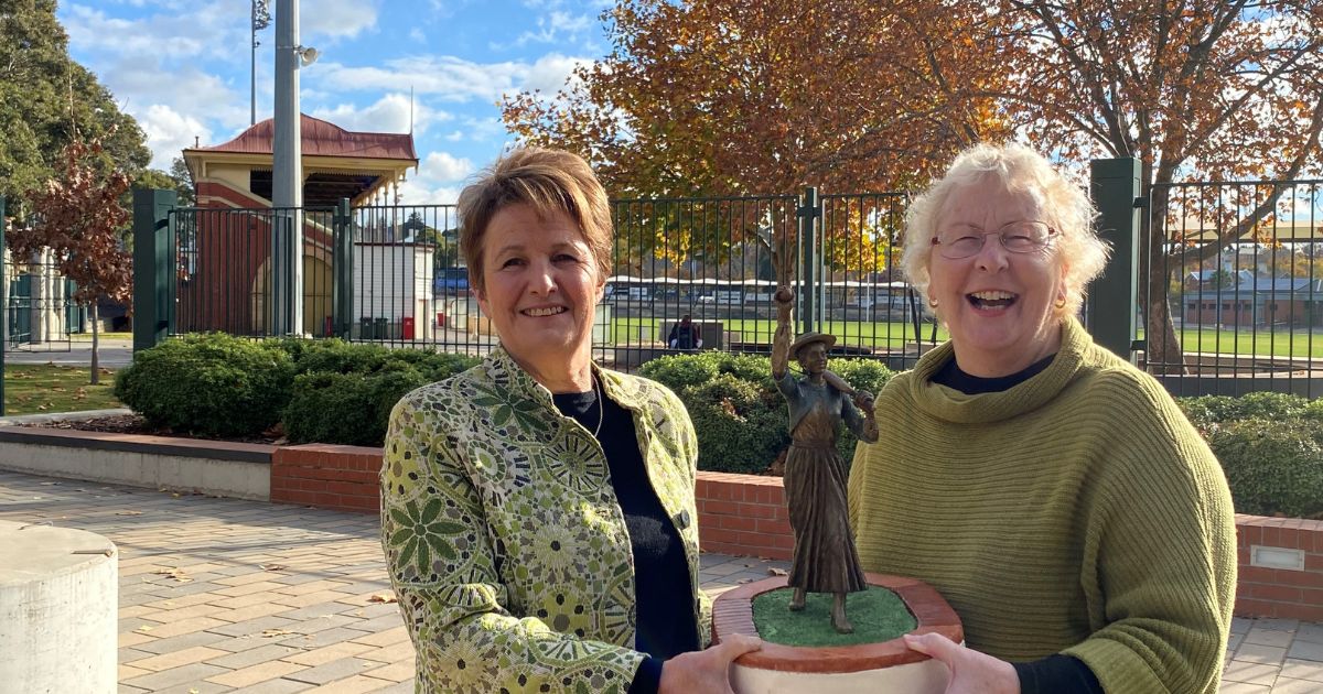 Barbara Rae statue