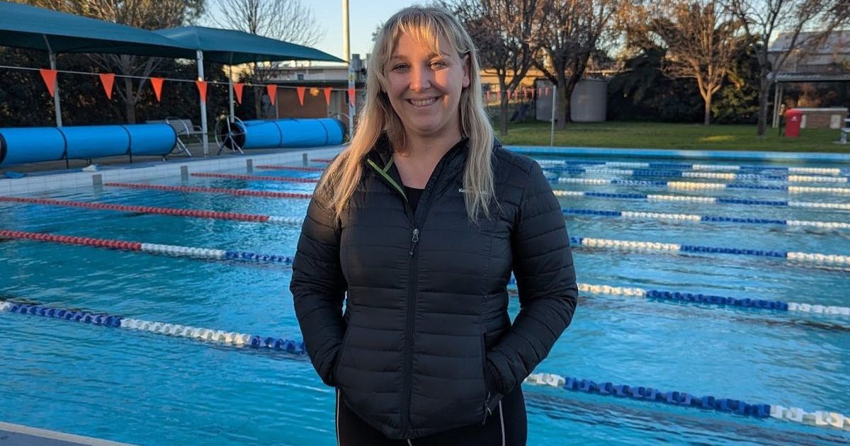Bendigo East swimming coach