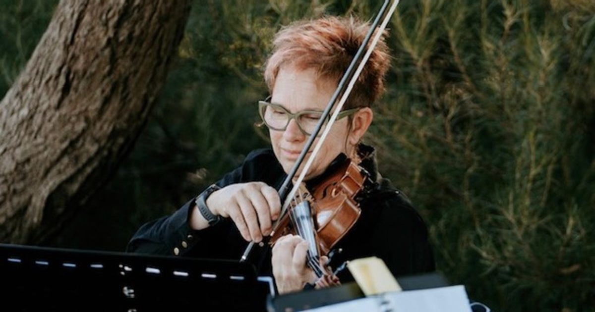 Jeanette Stoll violinist