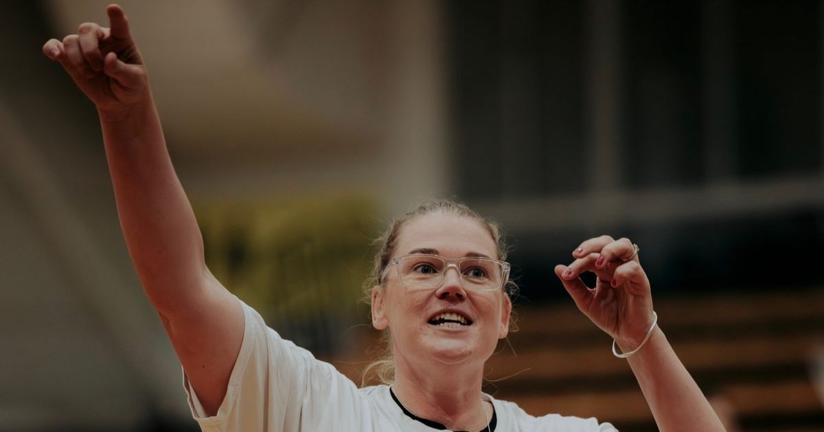 Caitlin Thwaites Mavericks Coach