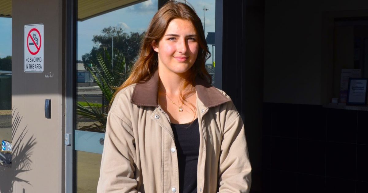 Youngest female solo pilot