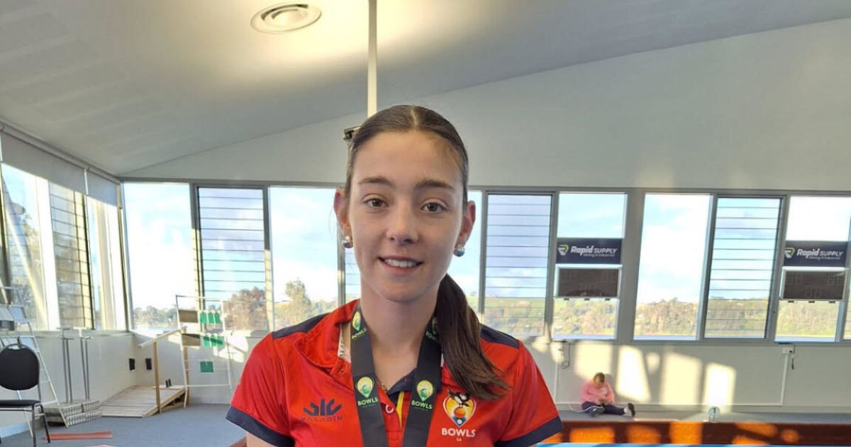 Skye Wilson bowls