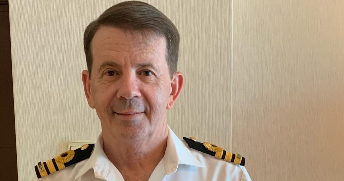 submarine commander lunch