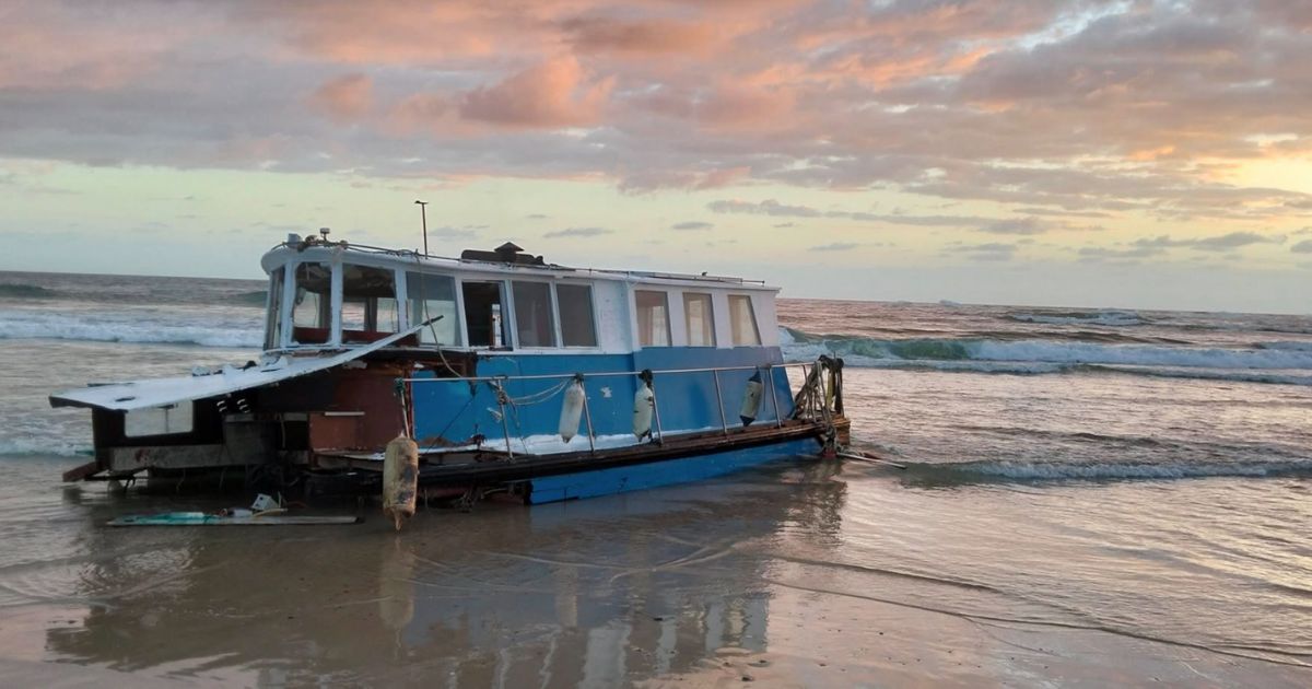 Kingscliff houseboat wreck
