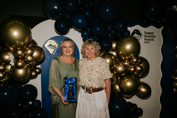 Jeannie Anderson, pictured on the left, presented with her Hall of Fame trophy by 2025 recipient Sharon Styman. Photo: Wonderland Photography.