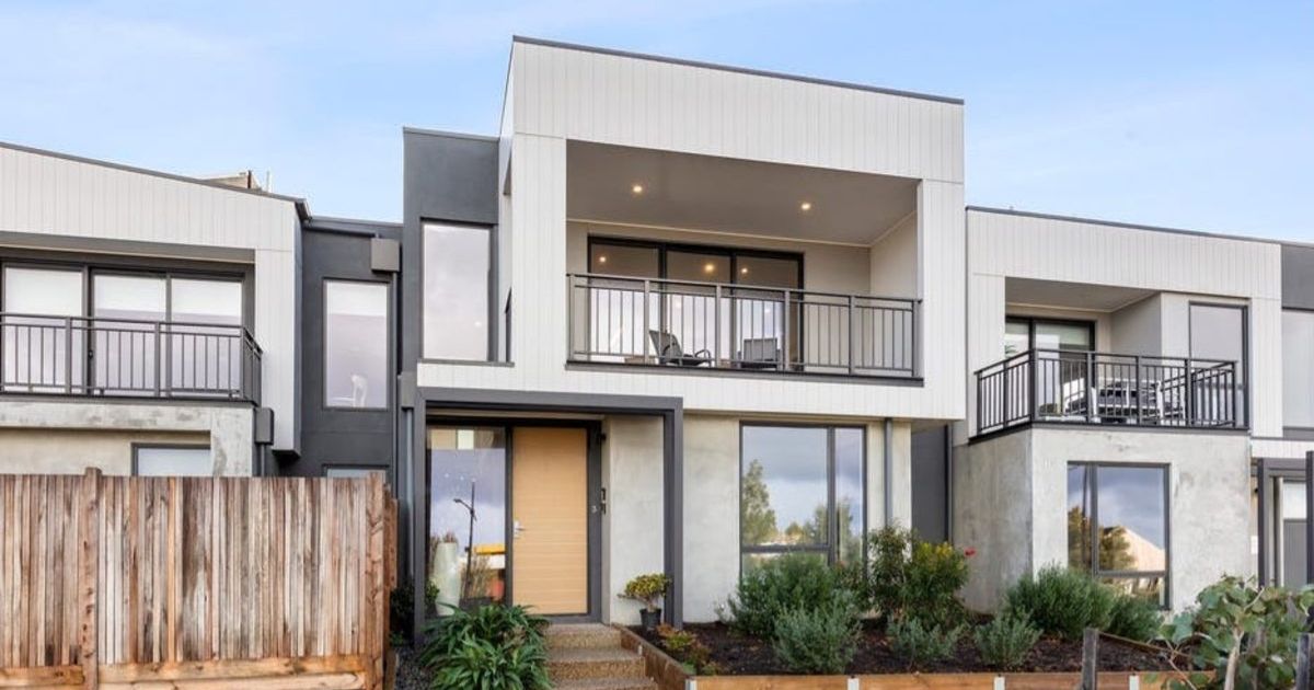Torquay luxury townhome for sale