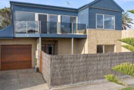 Torquay beach townhouse