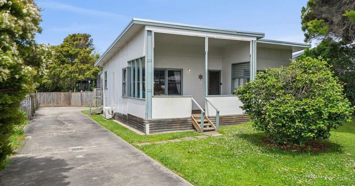 Apollo Bay beach shack