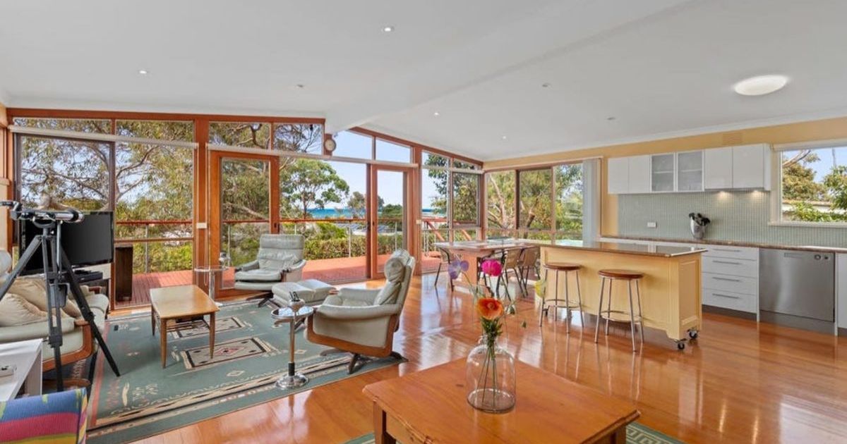 Torquay coastal home with ocean views