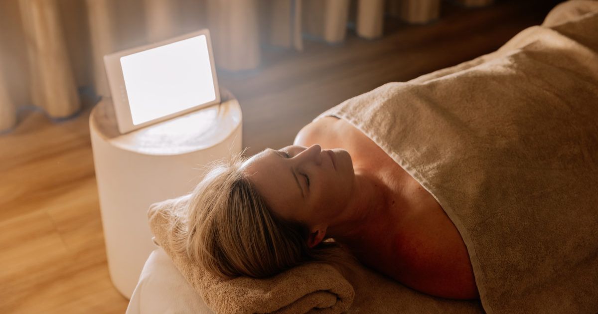 Light therapy treatment