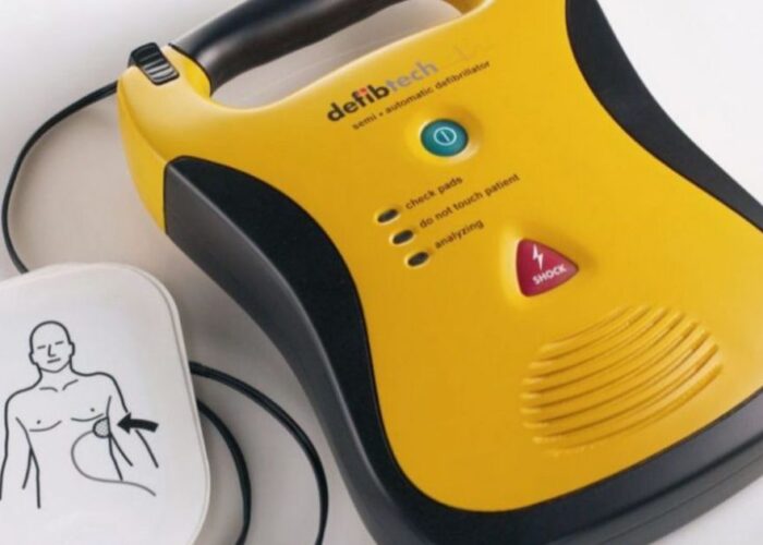 defibrillator for sports clubs