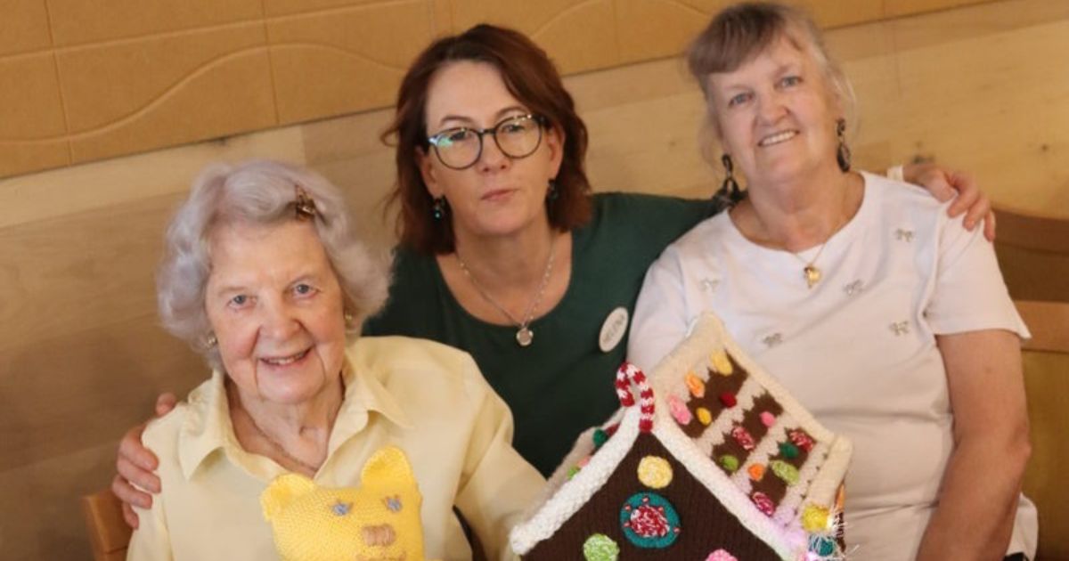Torquay charity knitting