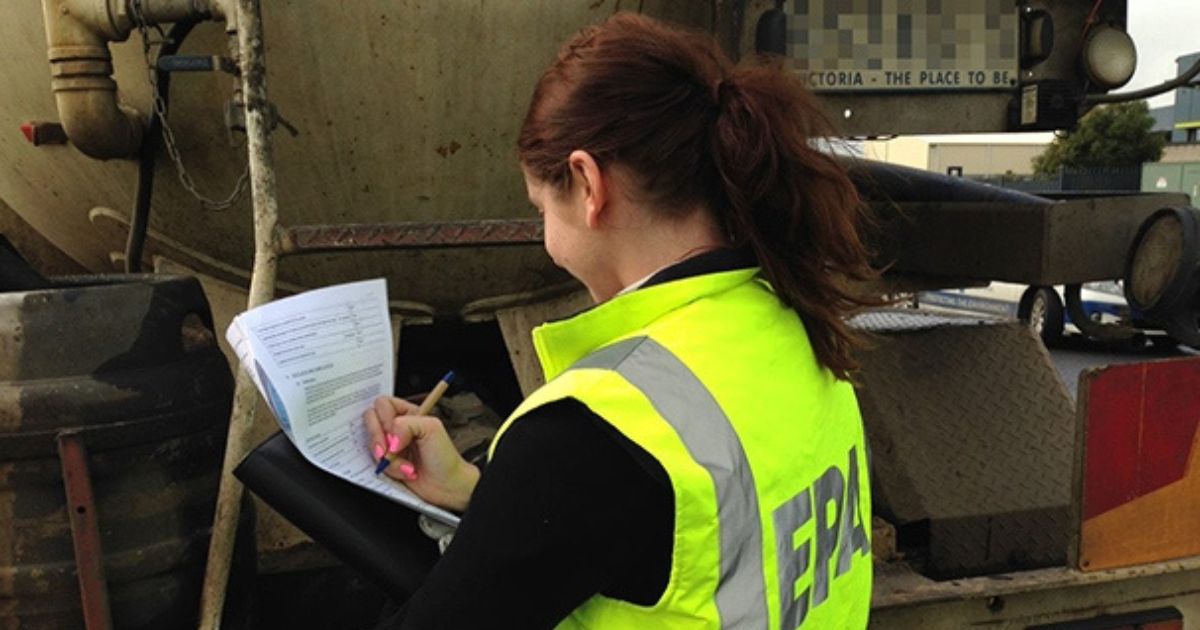 Geelong builders fined