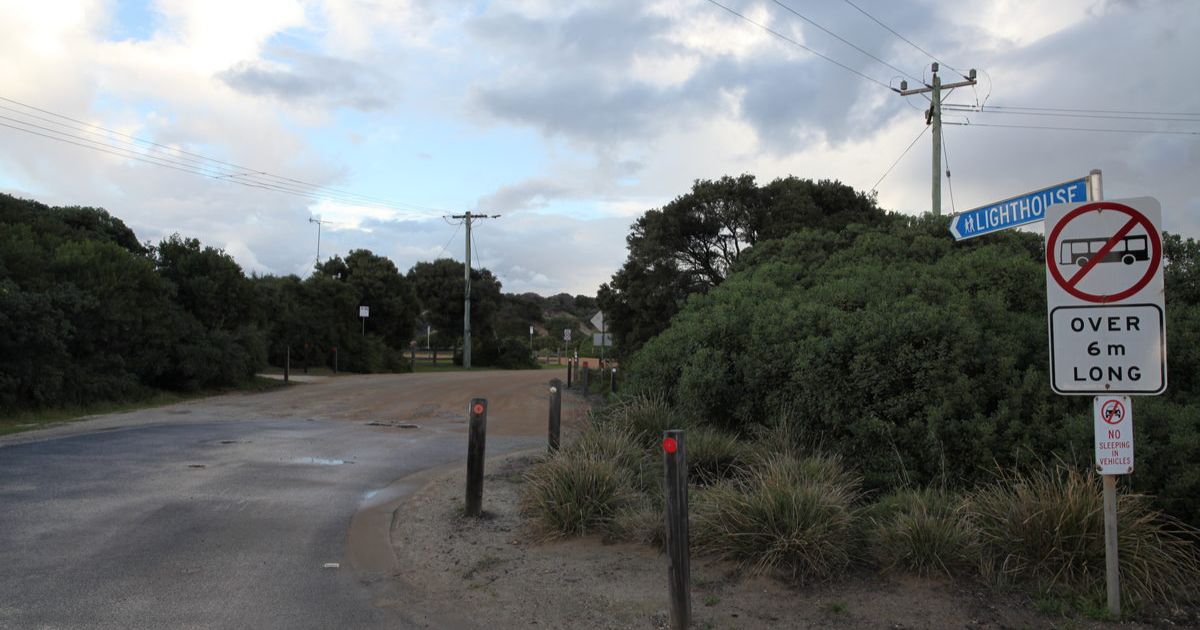 Aireys Inlet lighthouse buses