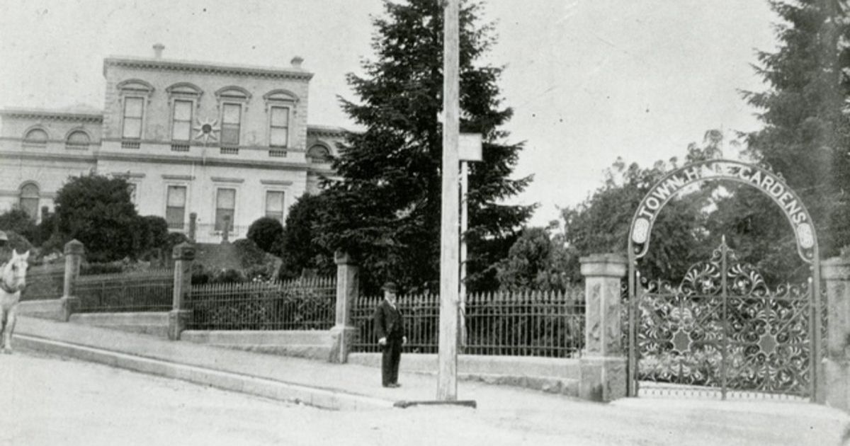 Ballarat East Town Hall Gardens history