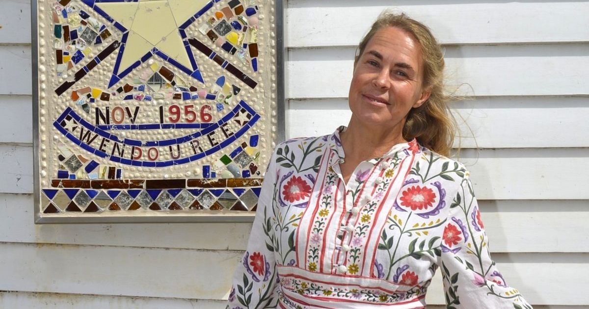 Lake Wendouree mosaic restoration