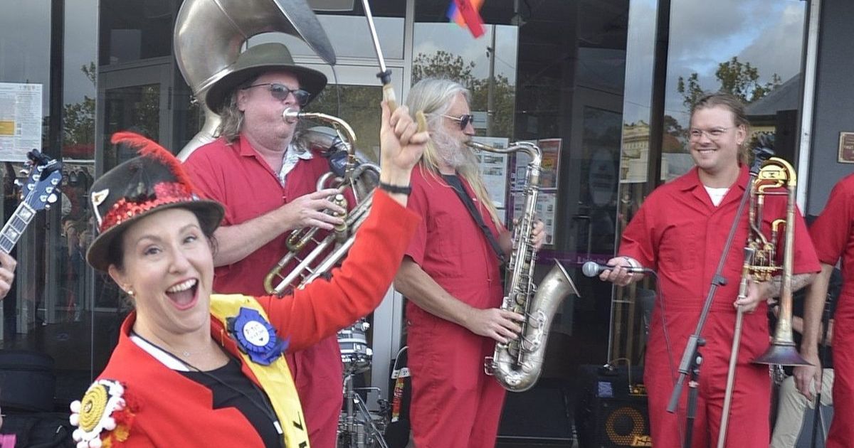 CresFest Folk Festival